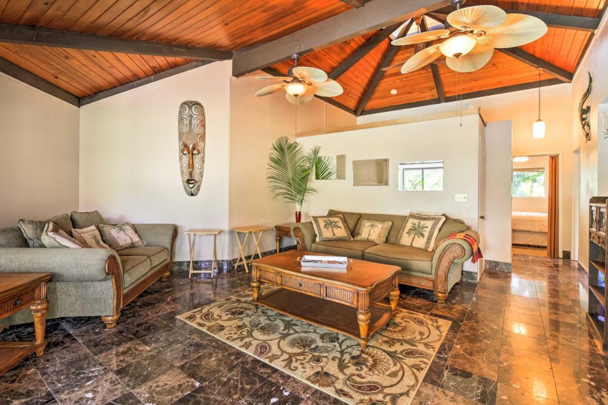 Kailua-Kona Home with Tiki Bar - Walk to Beach! - Housity