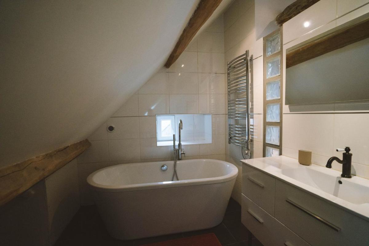 Bleausard’s Guest House, cozy place next to river - Housity