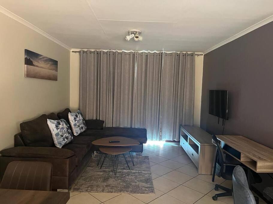 Suitetrails - Centurion: Chilled Townhouse