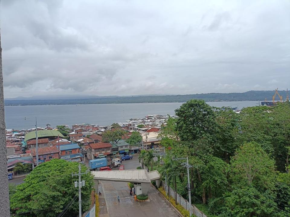 Davao5RSuites Condo - Housity