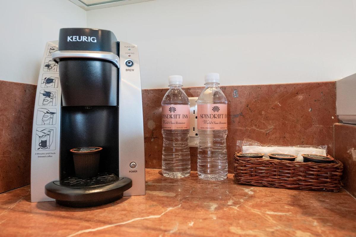 Spindrift Inn - Housity