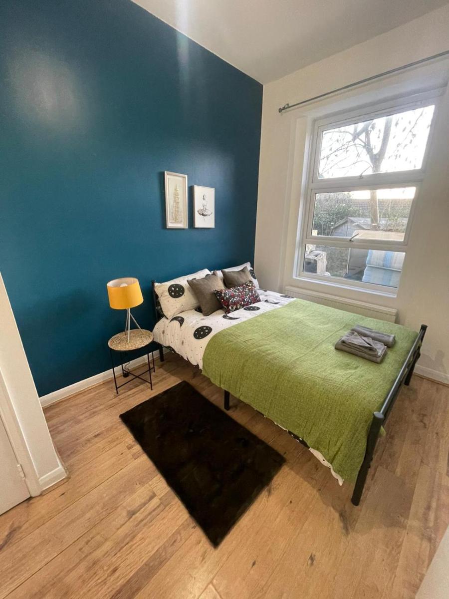 Contemporary Private ROOMS Near Central London - Housity