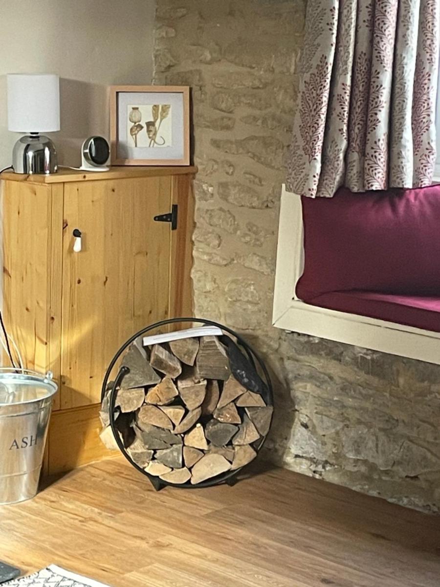 Cotswold Coombe Cottage - Housity