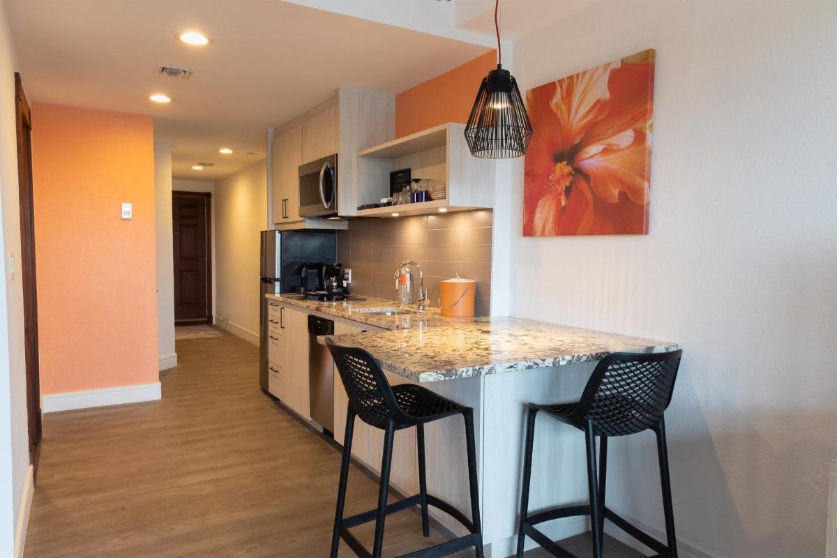 Pelican Bay Hotel - Housity