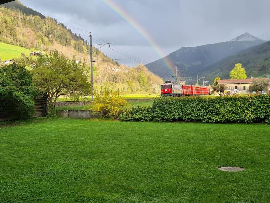 Schönes kleines Studio mit Sitzplatz, mitten im Prättigau - Housity