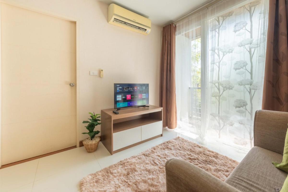 Lovely room next to BKK airport, food marts, quiet place to stay - Housity