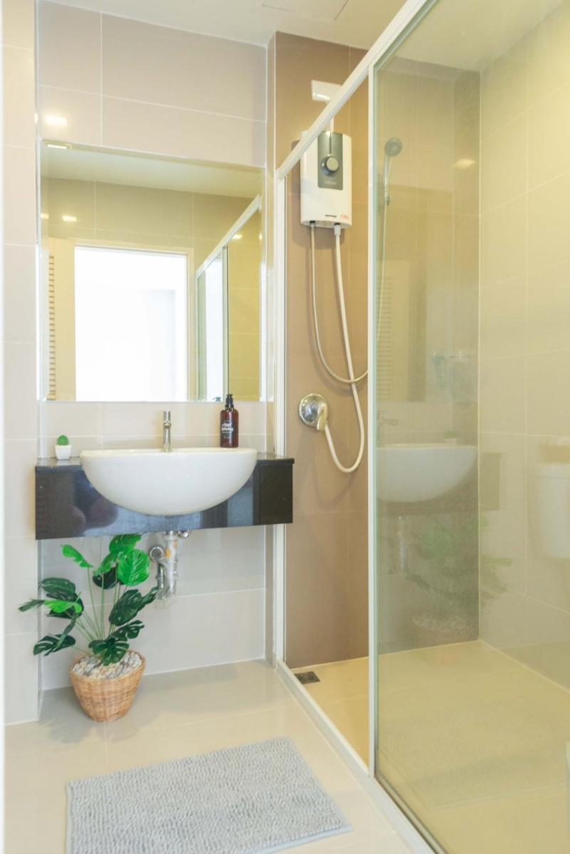 Lovely room next to BKK airport, food marts, quiet place to stay - Housity