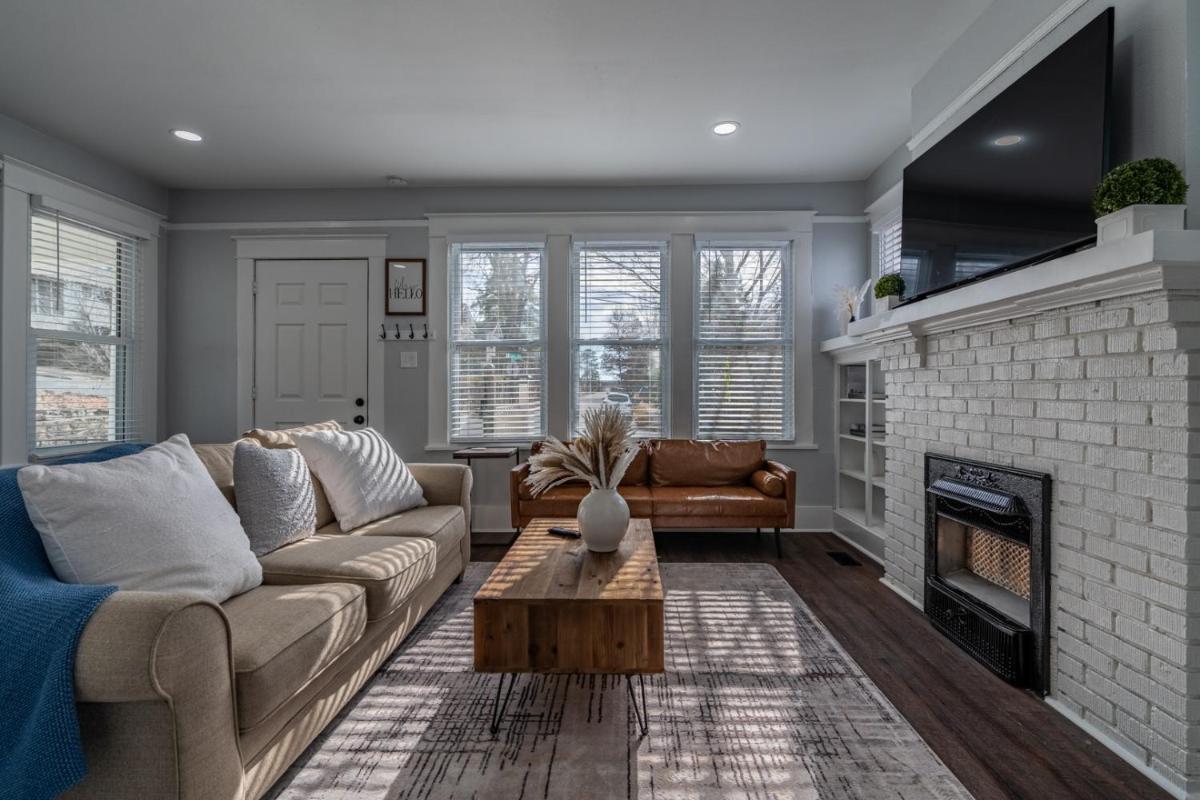 4BR Home in the Heart of Hillcrest - Housity