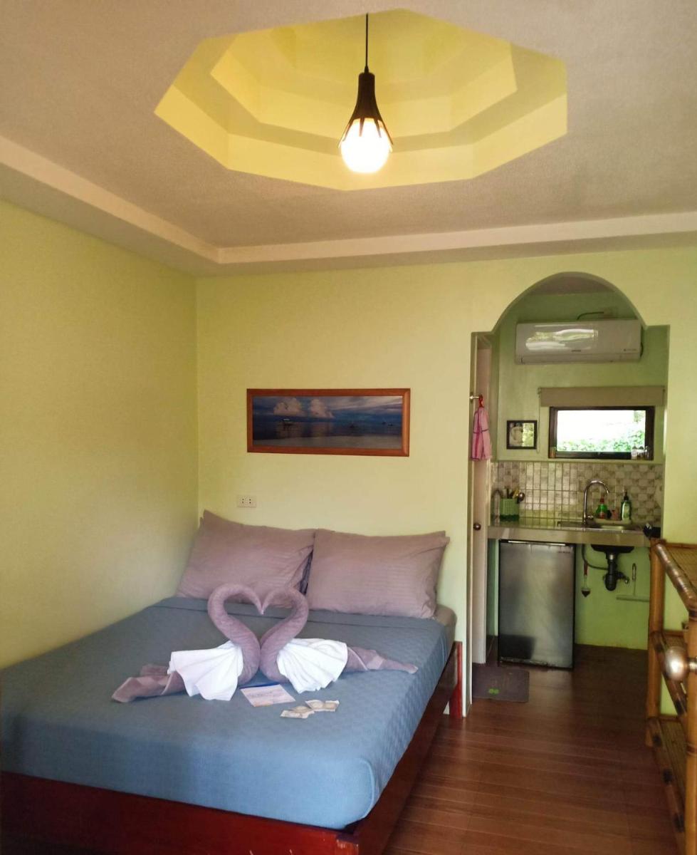 The Three Shooting Stars - Housity