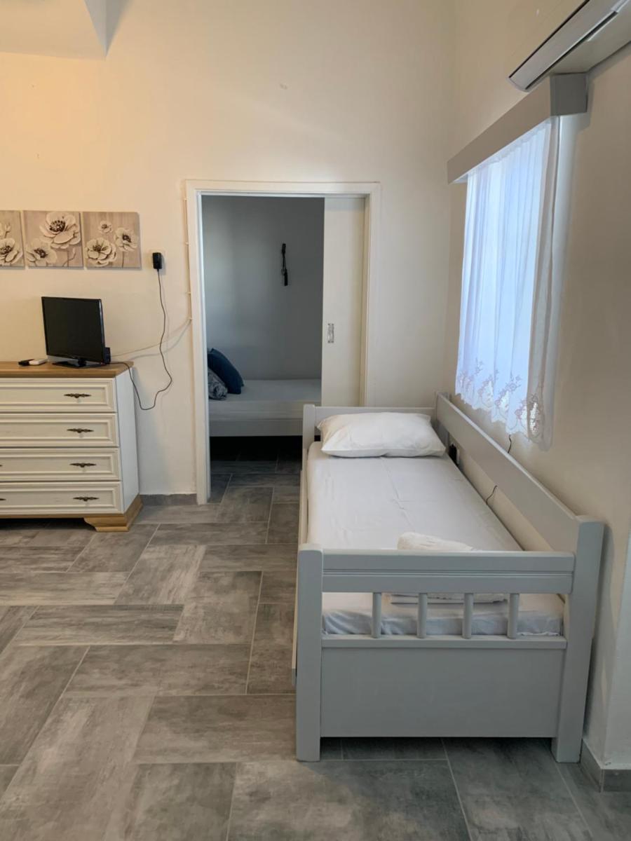 Myroviglia Ysternia - Housity