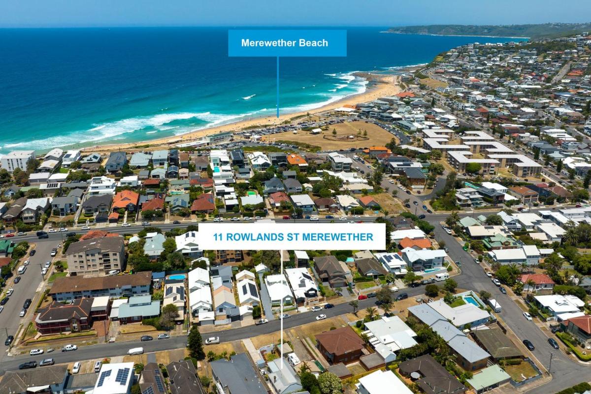 Merewether Beach House Retreat A short stroll to Bar Beach - Housity