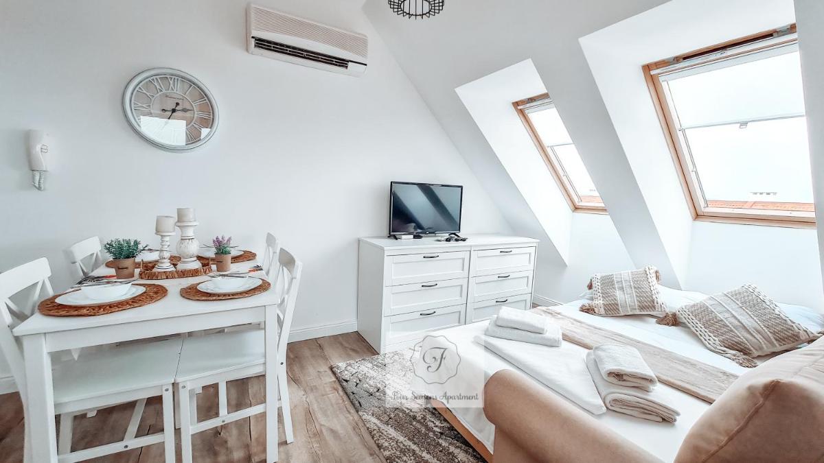 Four seasons apartment - Oasis beach resort - Housity