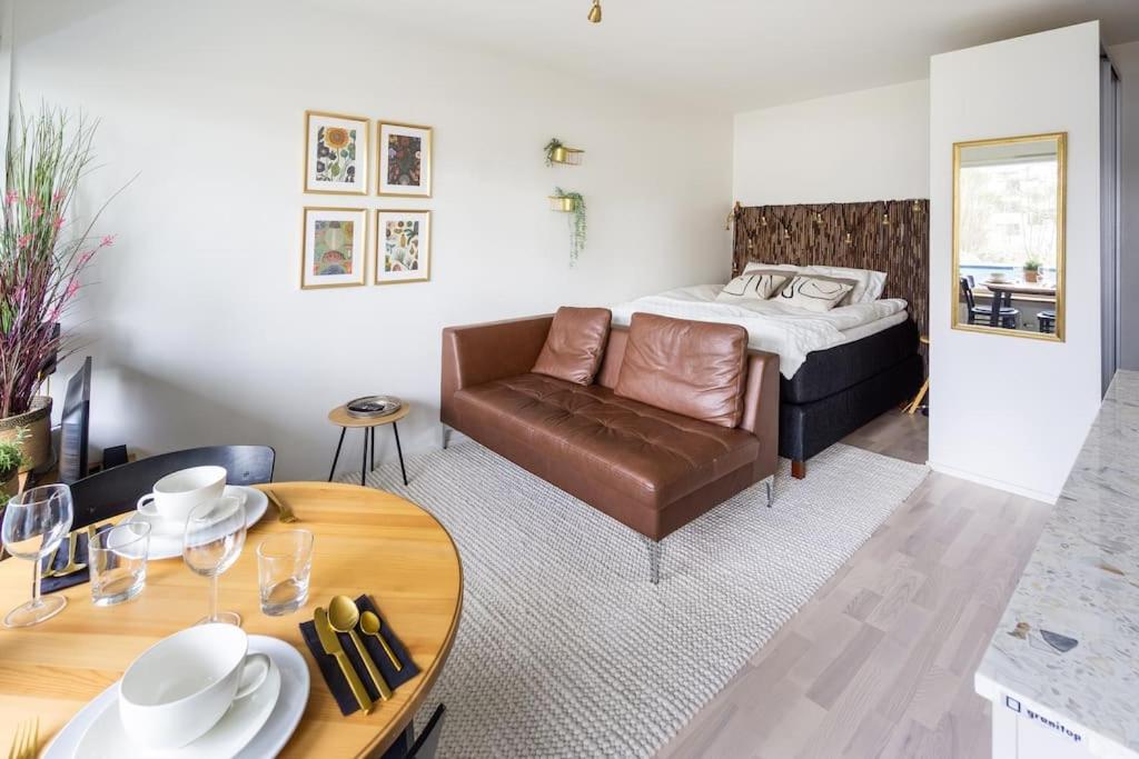 Eastend Pearl - Studio with great kitchen - subway and shops near - Housity