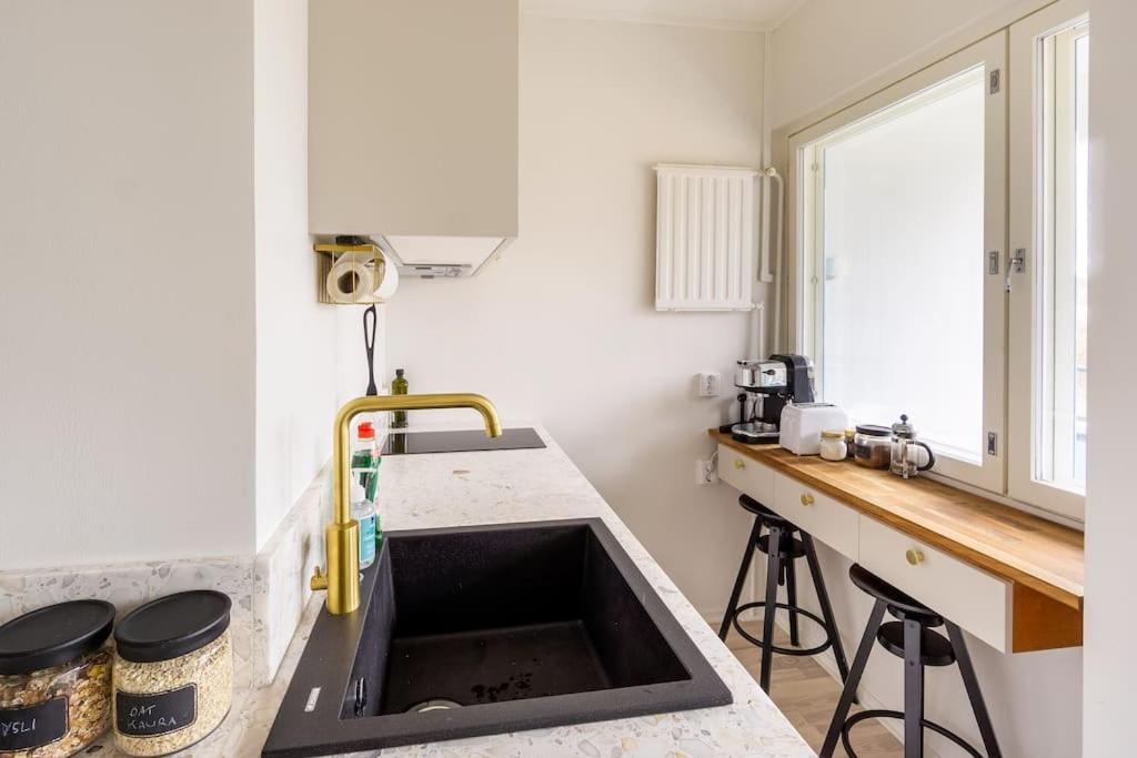 Eastend Pearl - Studio with great kitchen - subway and shops near - Housity