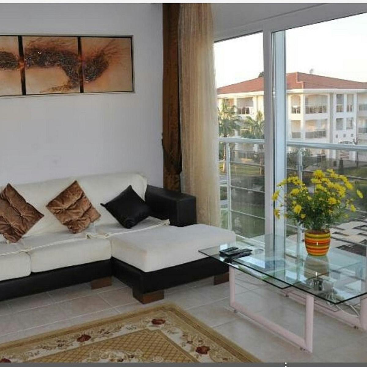Beautiful Bright 3 Bed Home In Popular Sought After Private Gated Community - Housity