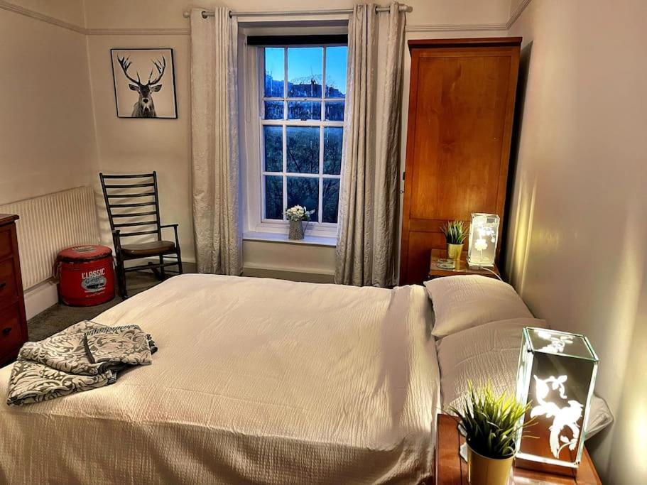 TWO BEDROOM Private development & concierge - Housity