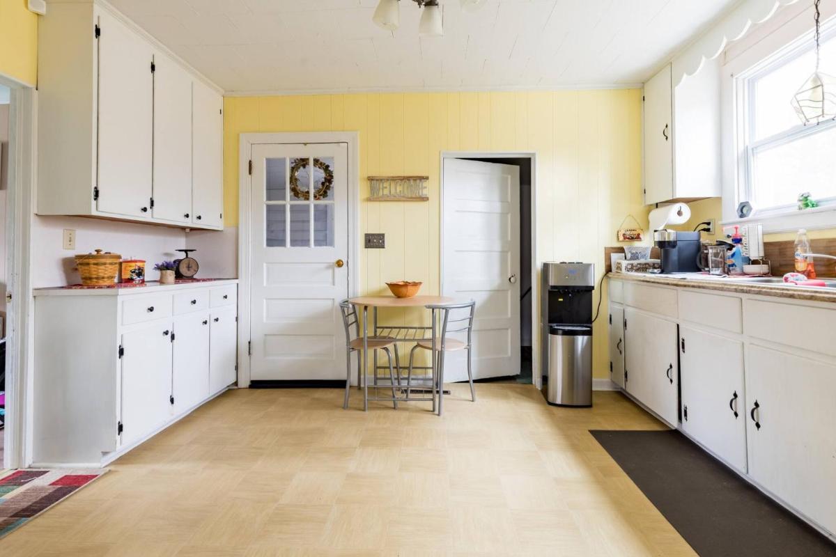 Giggling Creek Cottage45 Acres, Bedjet, Arcade - Housity