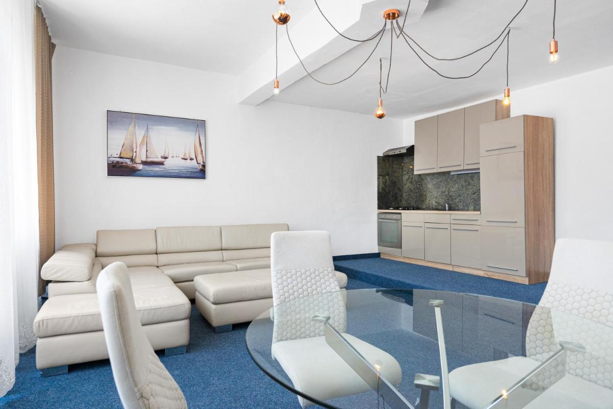 Black Pearl Tisno - Housity