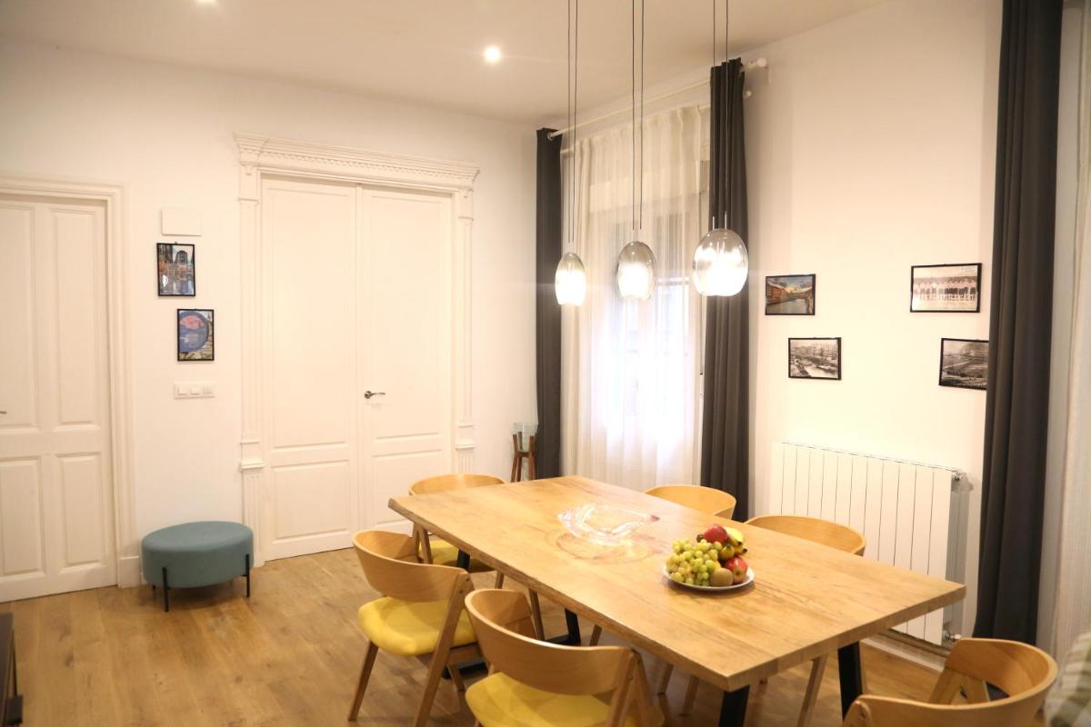 PISO EXCLUSIVO FRENTE AL CASCO VIEJO CON PARKING GRATIs - Housity