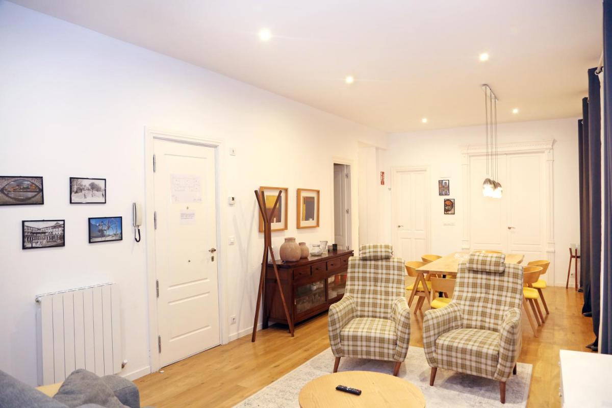 PISO EXCLUSIVO FRENTE AL CASCO VIEJO CON PARKING GRATIs - Housity