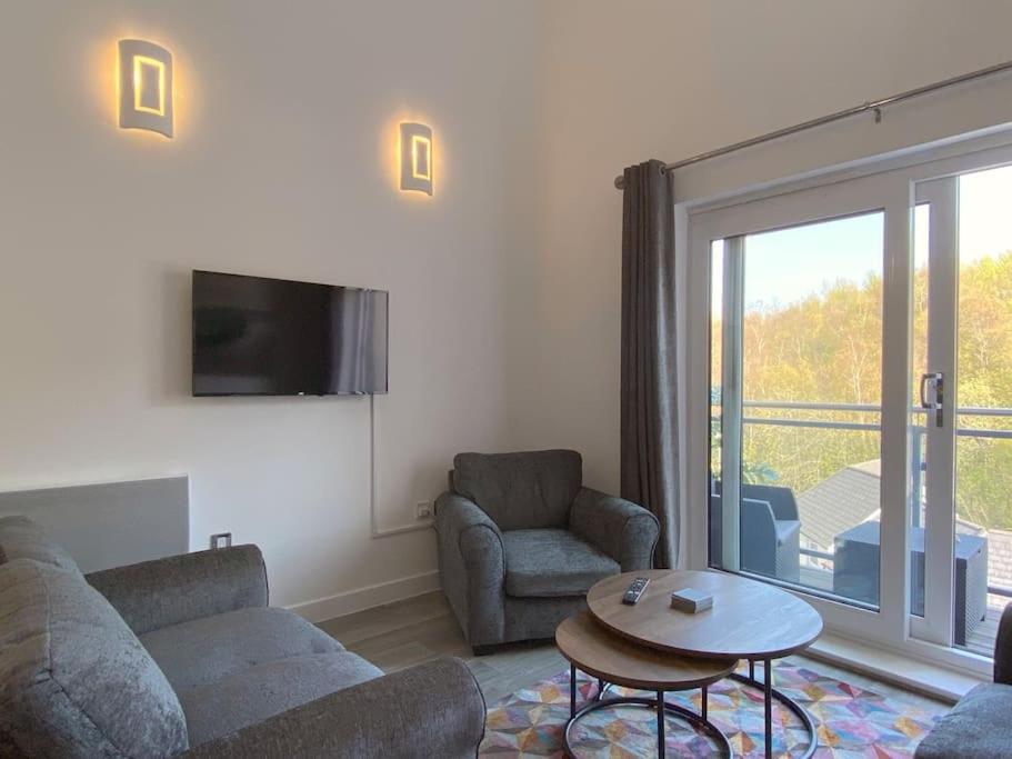 Suitetrails - Modern Duplex Apartment with Woodland Views