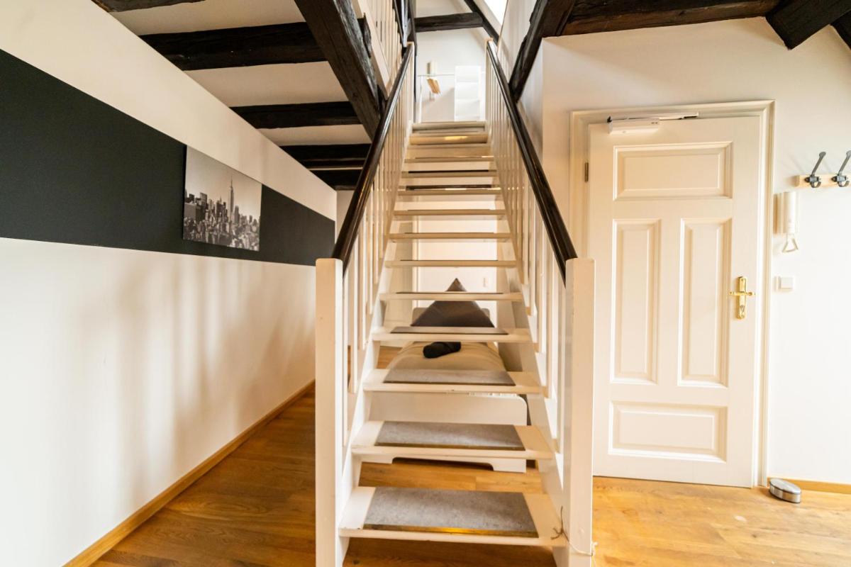 FullHouse - Halle - R17 - 111sqm Loft - 8 Beds for 10 guests - Housity
