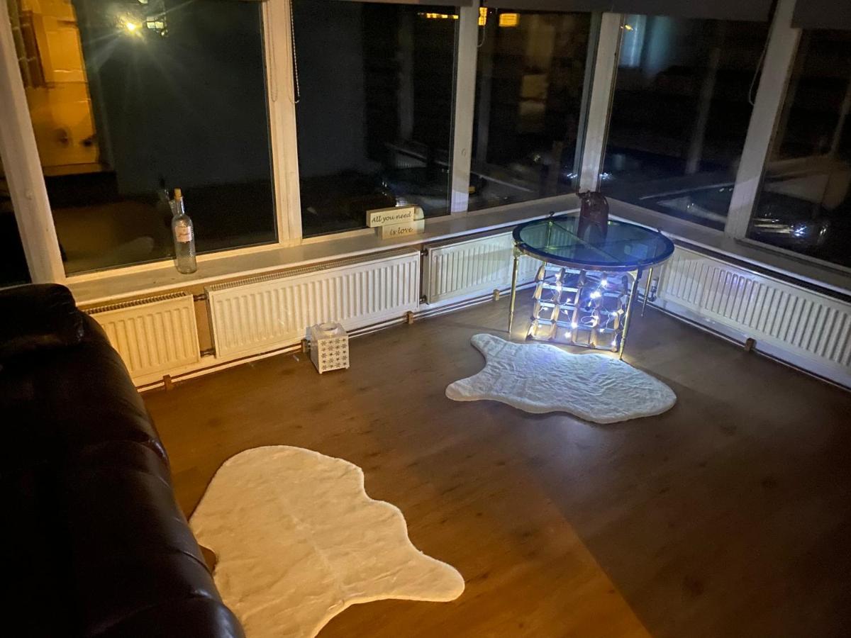 Impeccable 3- Bedroom House in Kirkcaldy - Housity