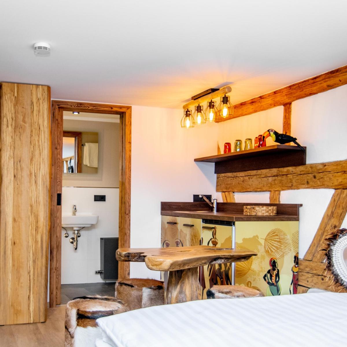 H+M Boarding Houses - Housity