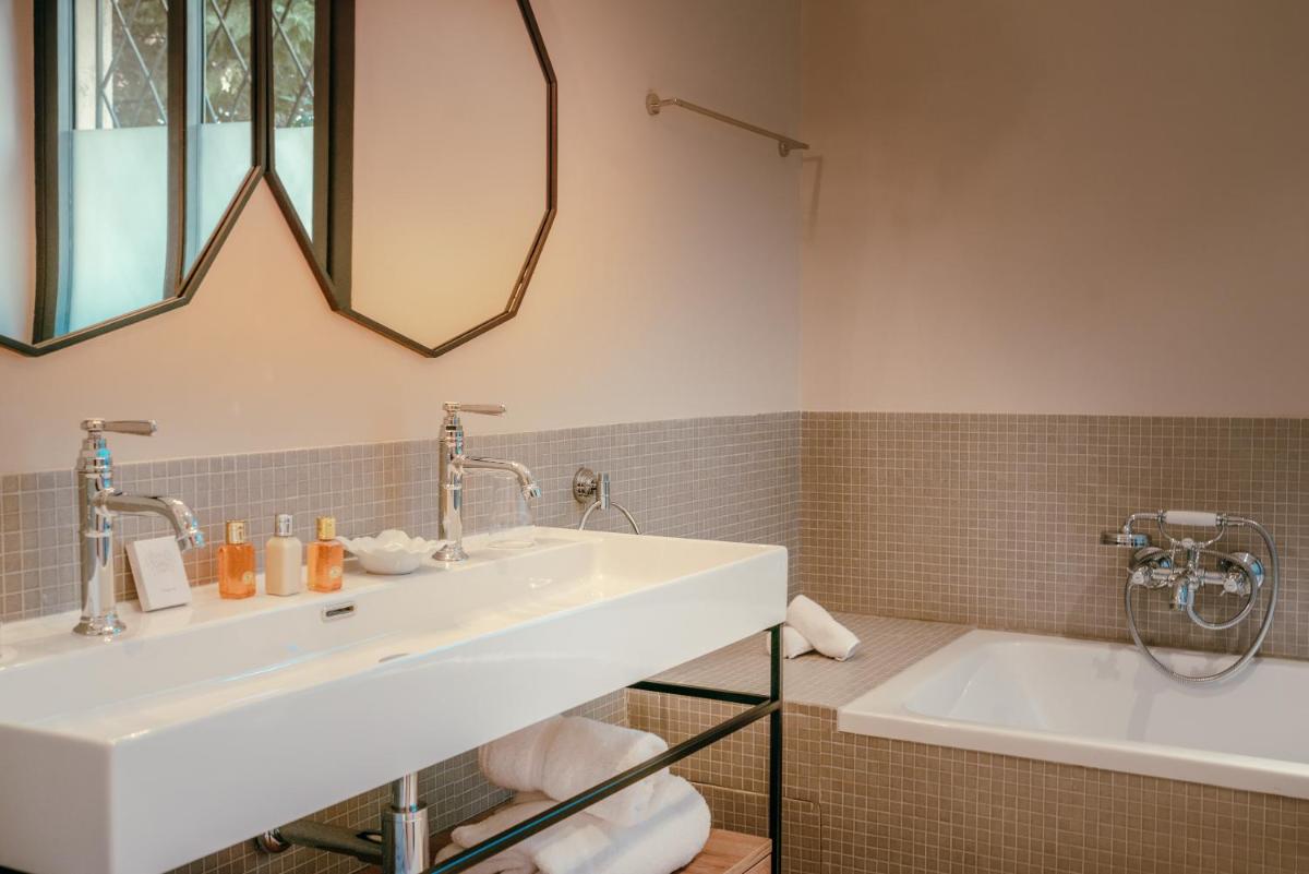 Salle de bains dans l'établissement Ermitage de l'Oasis & Spa - Cannes Mandelieu