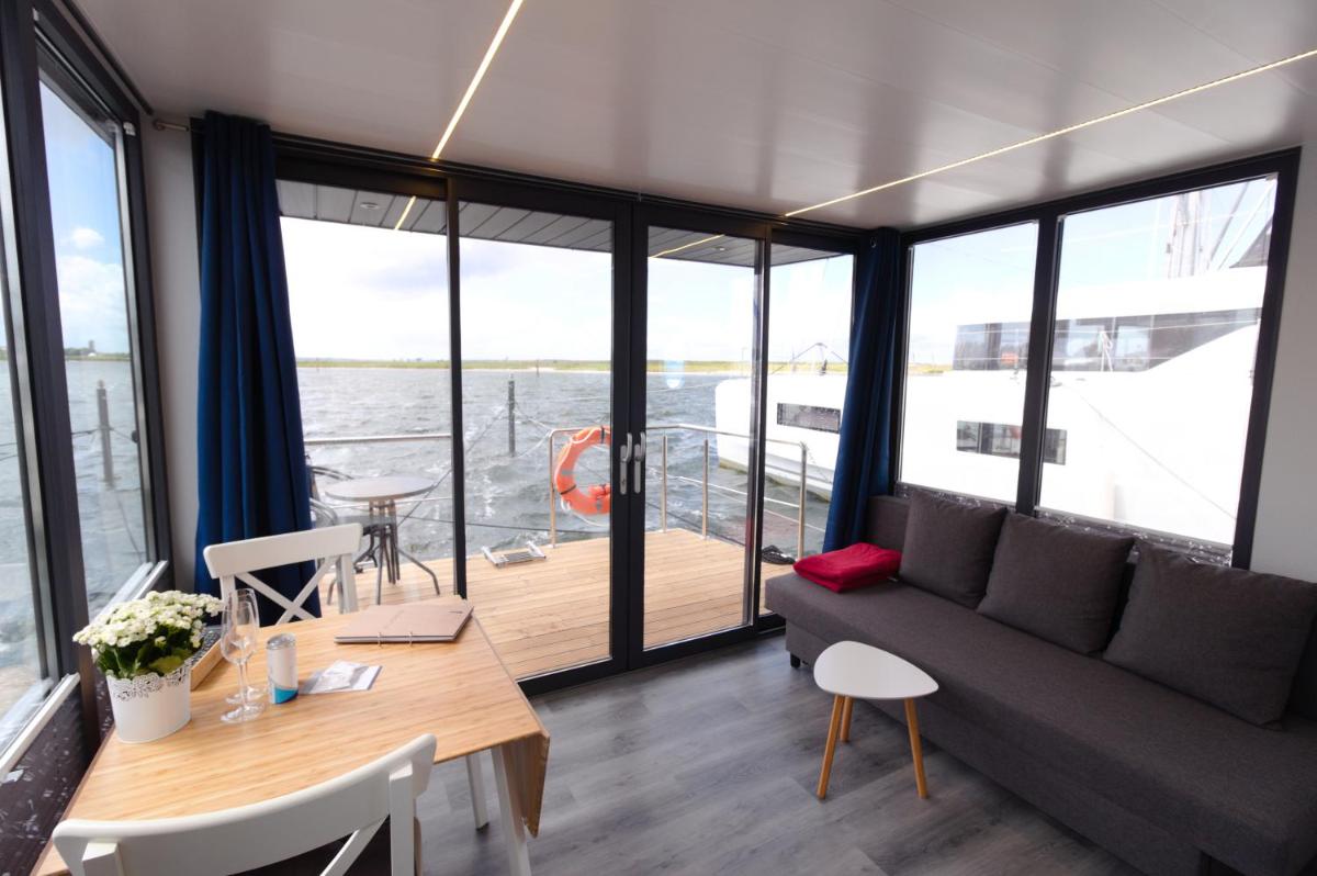 Hausboot Fjord Aquila mit Dachterrasse in Wendtorf - Housity