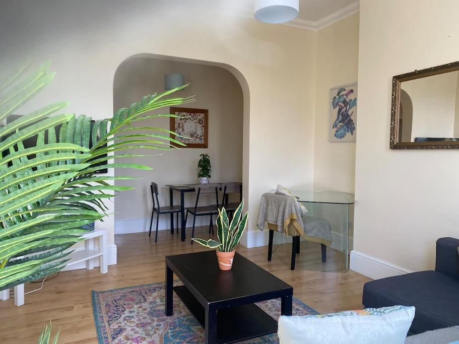 Large Bright apartment - Housity