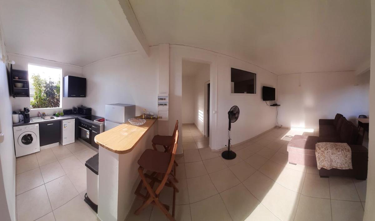 Maison de 2 chambres avec jardin clos et wifi a Bouillante a 2 km de la plage - Housity