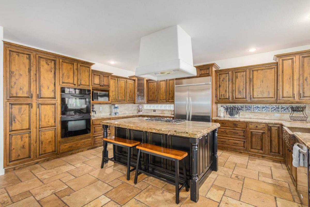 Leland Luxury - Housity