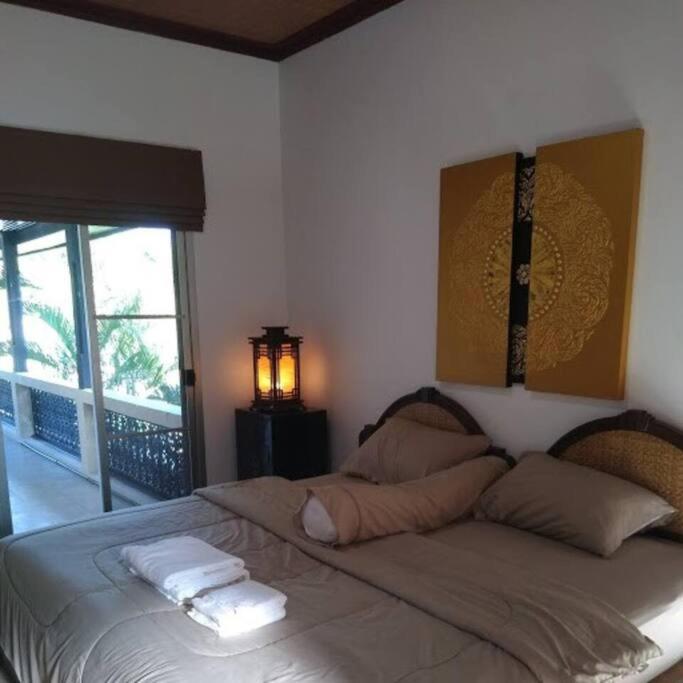 Villa with Swimming Pool/Jacuzzi and boat mooring - Housity