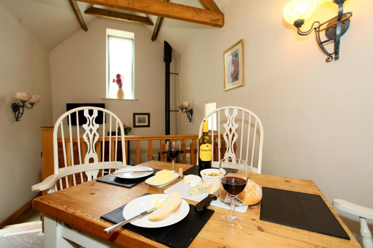 Dumble Cottage - Housity