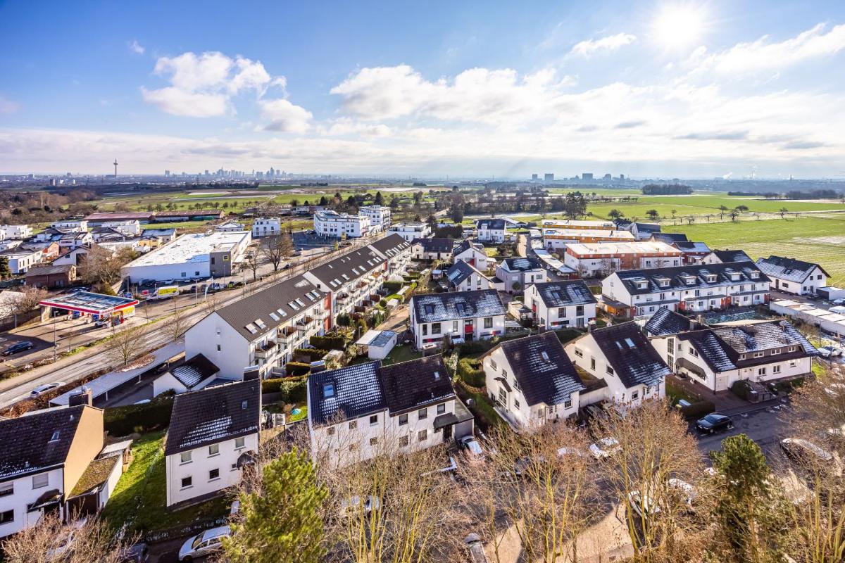 Moderne 2-Zimmer-Wohnung mit atemberaubender Skyline Aussicht auf Frankfurt! - Housity