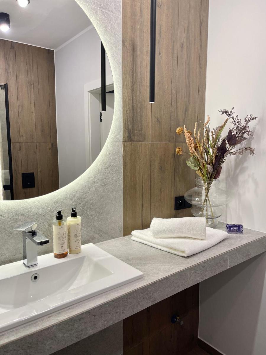 ApartCentrum-CHARLOTTE -PARKING-Air conditioning - Housity