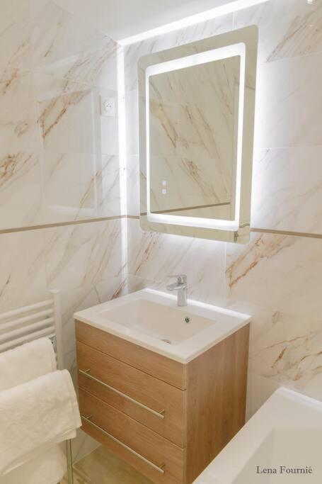 Maison chaleureuse, Options Jacuzzi, Parking et Clim - Housity