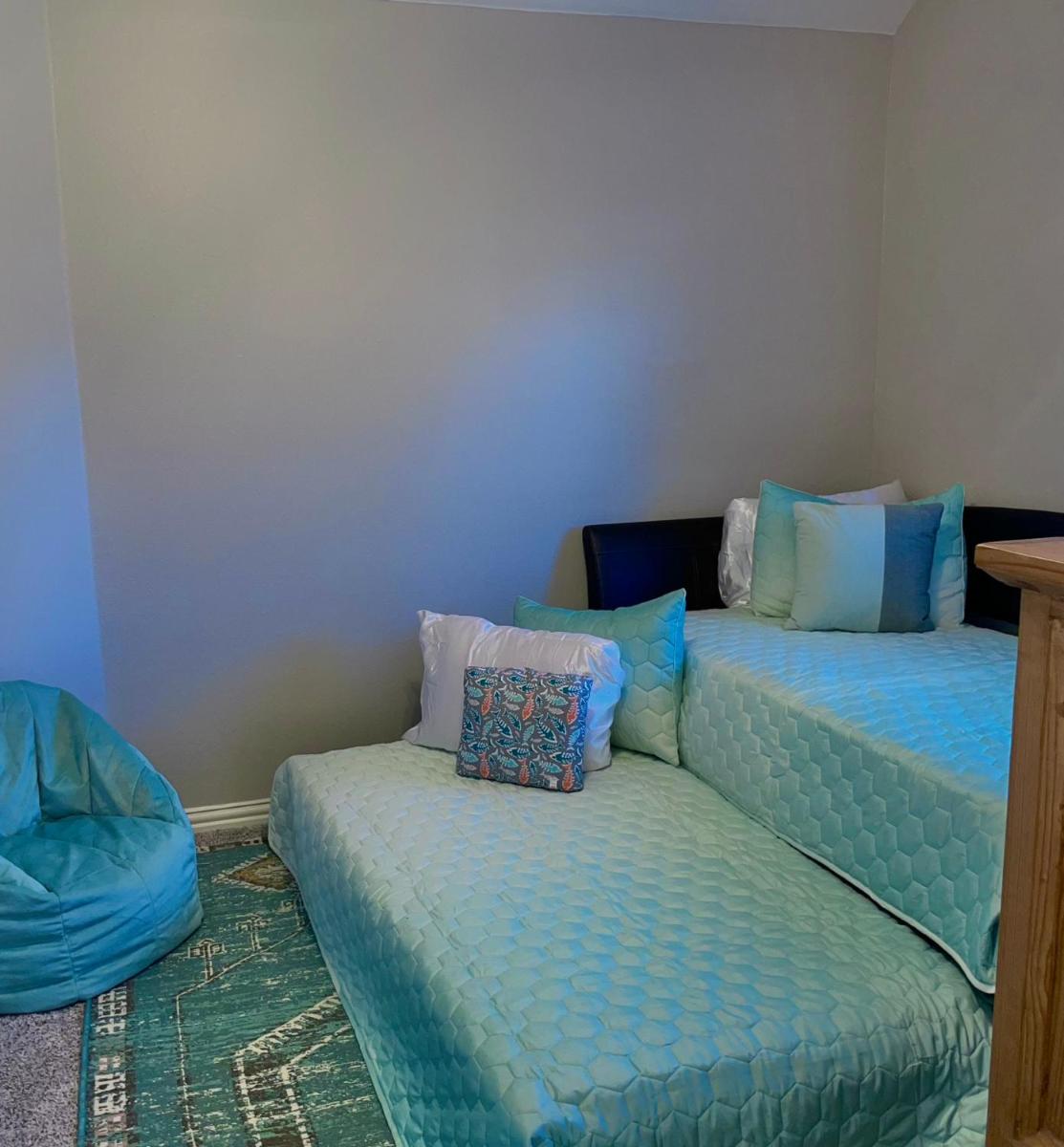Destination Family Lake House - Housity