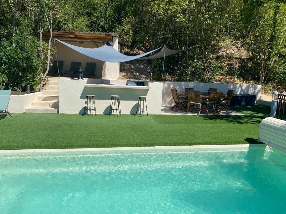 Mas en Pierre avec Piscine, Jacuzzi et sauna - Housity