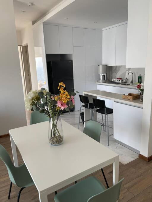 Beautiful City View Apartment - 36th floor - Housity