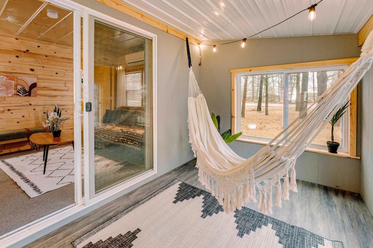 Idyllic Finns Retreat - Walk to Lake Huron - Housity