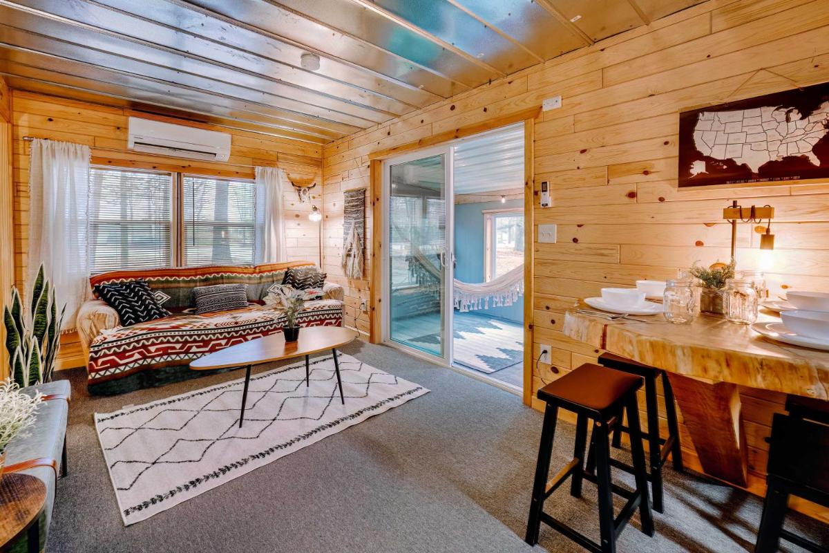 Idyllic Finns Retreat - Walk to Lake Huron - Housity