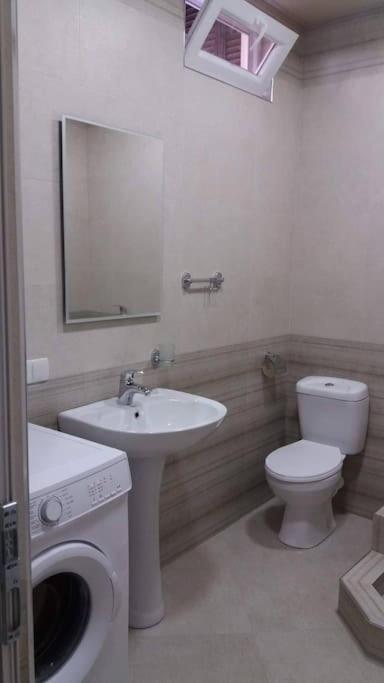 cheerful 4 bedroom home in Samtredia, georgia (near to airport) - Housity