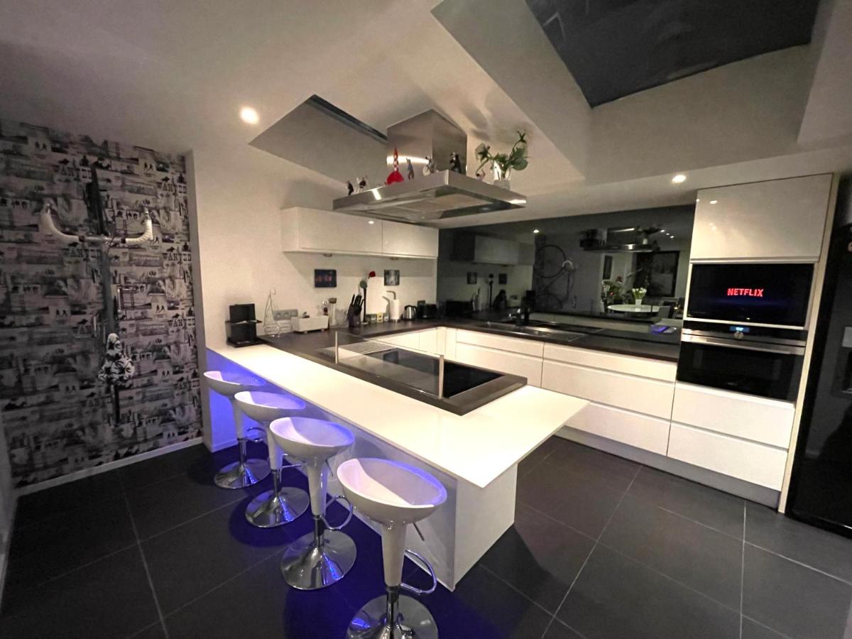 Modern 1BR house near Heysel, Expo, Palais 12, Atomium, UZVUB et stade Roi Baudouin - Hizvo