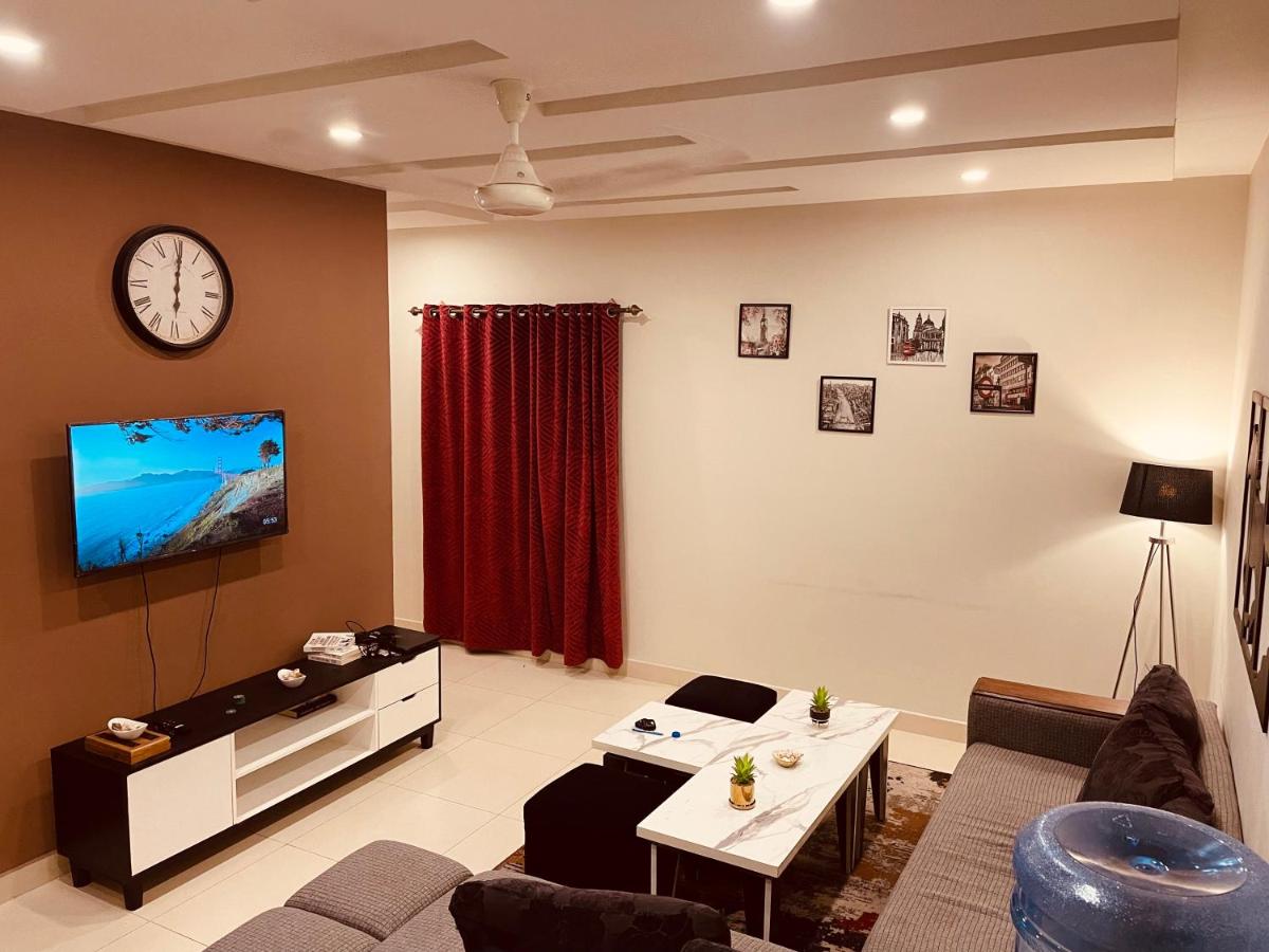 Aesthetic 2 bed apartment in-front of Giga Mall - Housity