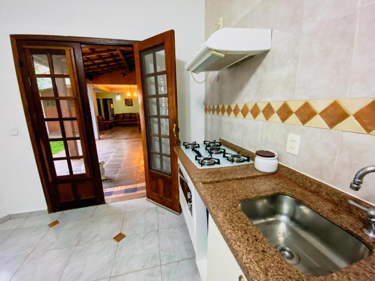 Casa confortável com churrasqueira na Granja Viana - Housity