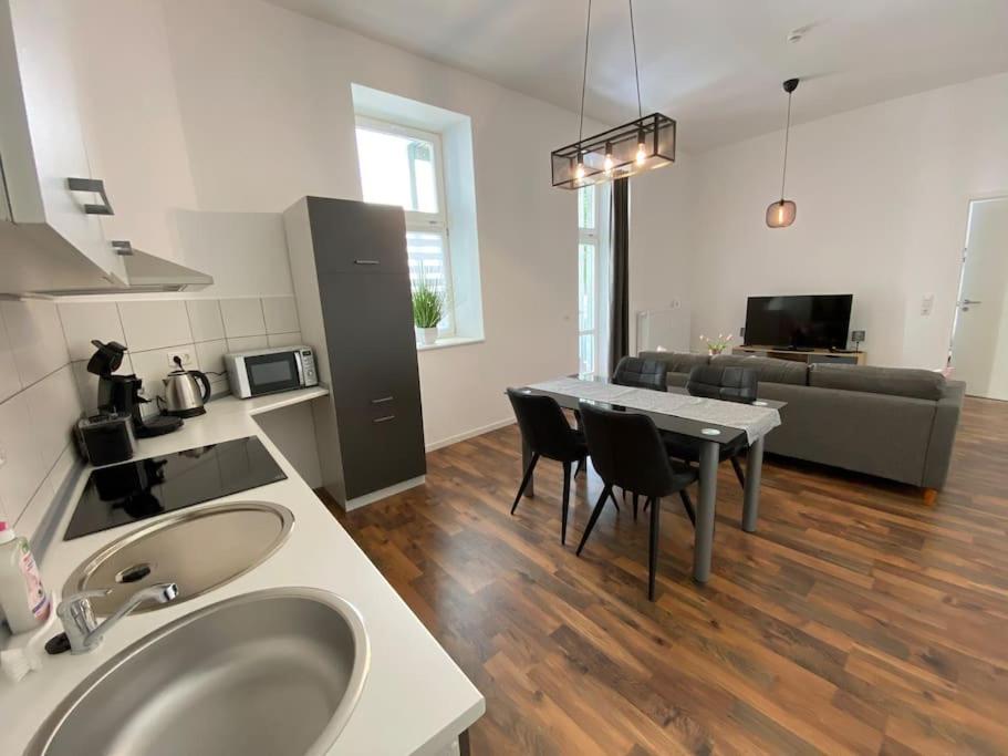 AKK3 Apartment Magdeburg Altstadt Zentral Balkon - Housity