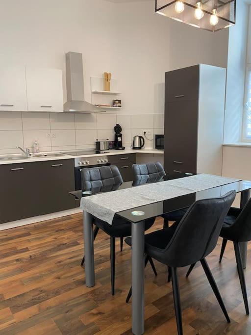 AKK3 Apartment Magdeburg Altstadt Zentral Balkon - Housity