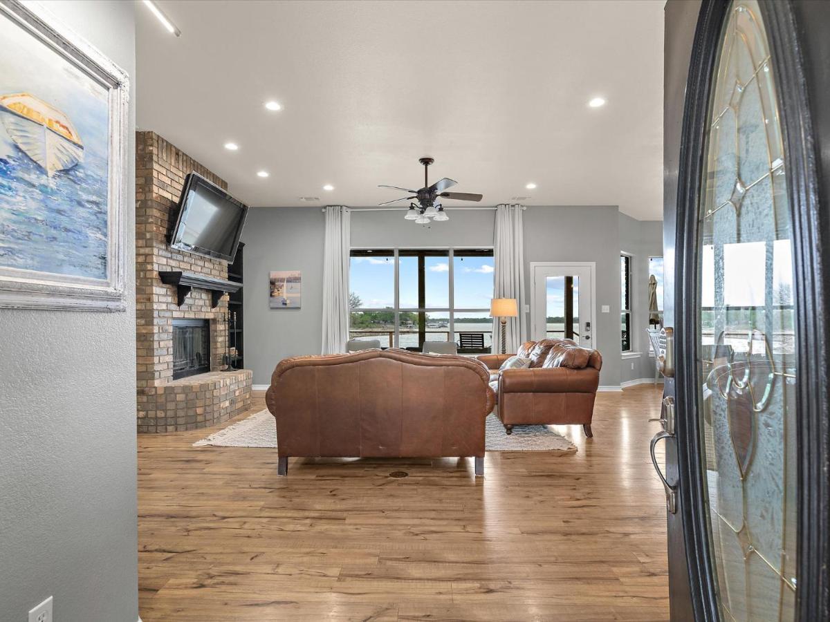NEW! Renovated Lakefront Getaway - Dock & Deck - Housity